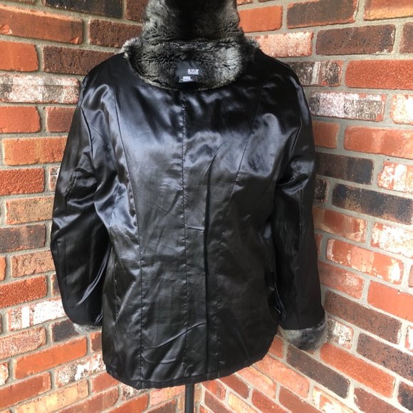 A.N.A. BLACK  COAT  FAUX FUR COLLAR SIZE MEDIUM - Picture 9 of 13